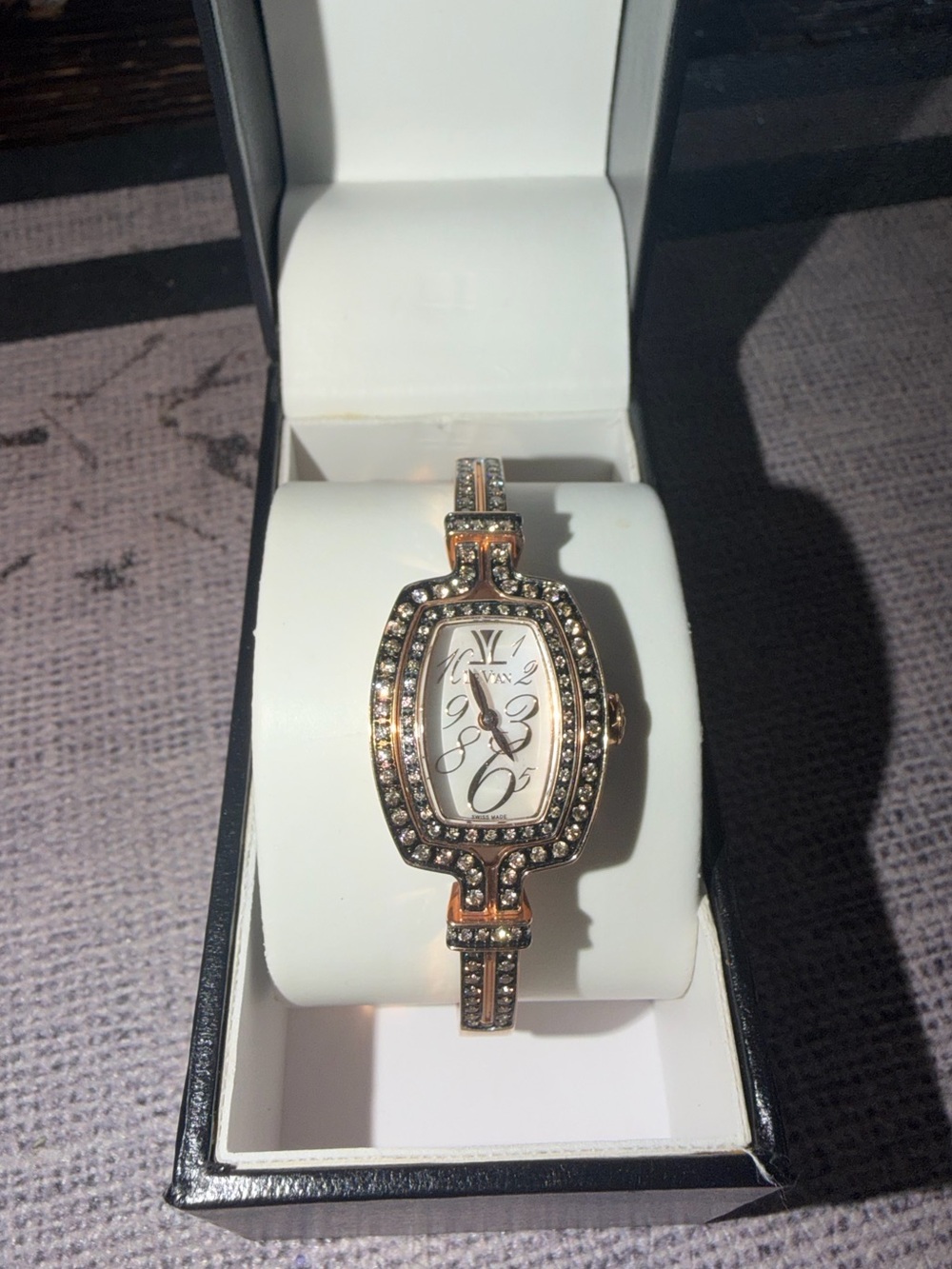 Le Van diamonds and rose gold tone beautiful watch